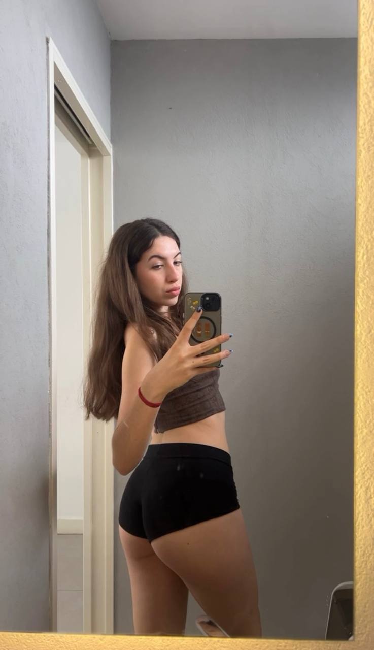 Amber in her underwear in Leipzig