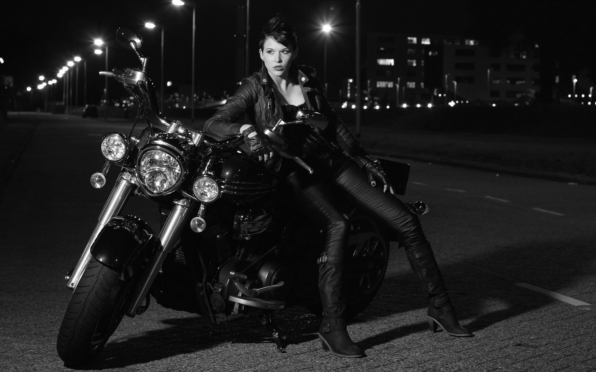 Photo Beautiful girls and motorcycles in Leipzig