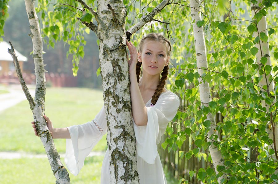 Women in Slavic costumes in Leipzig