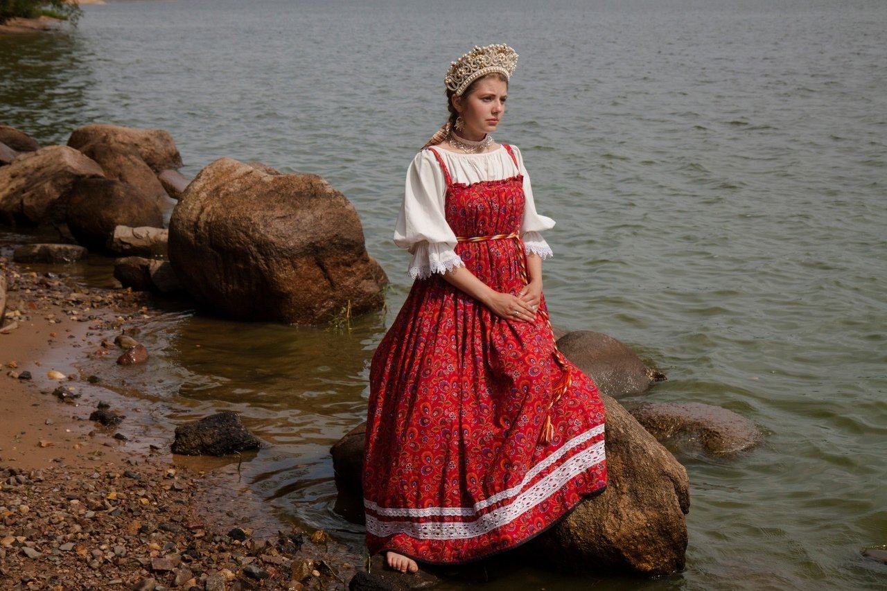 Women in Slavic costumes in Leipzig