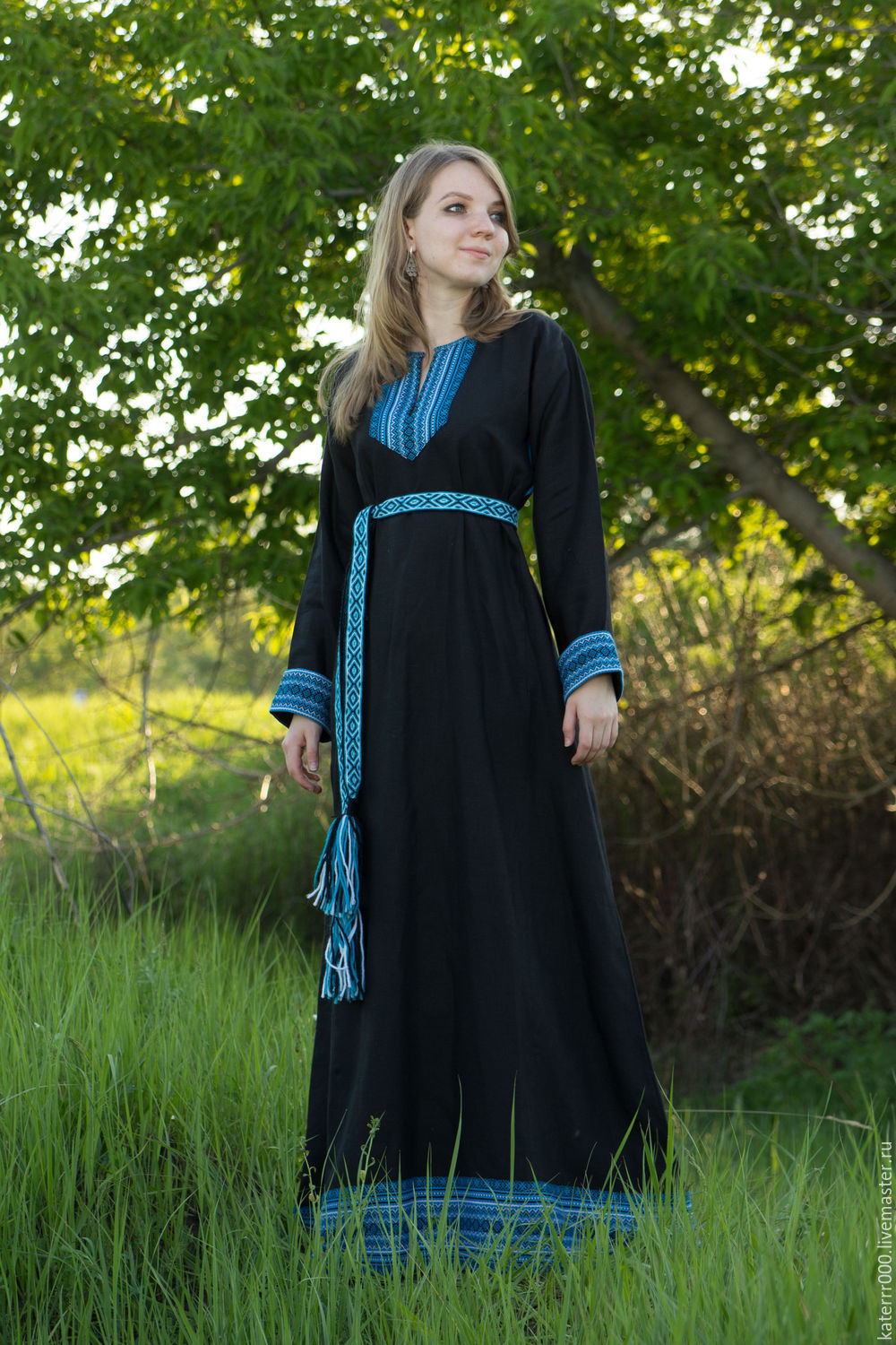 Women in Slavic costumes in Leipzig