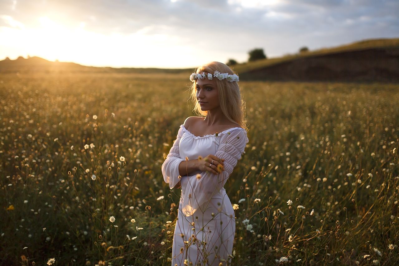 Girls in Slavic costumes in Leipzig