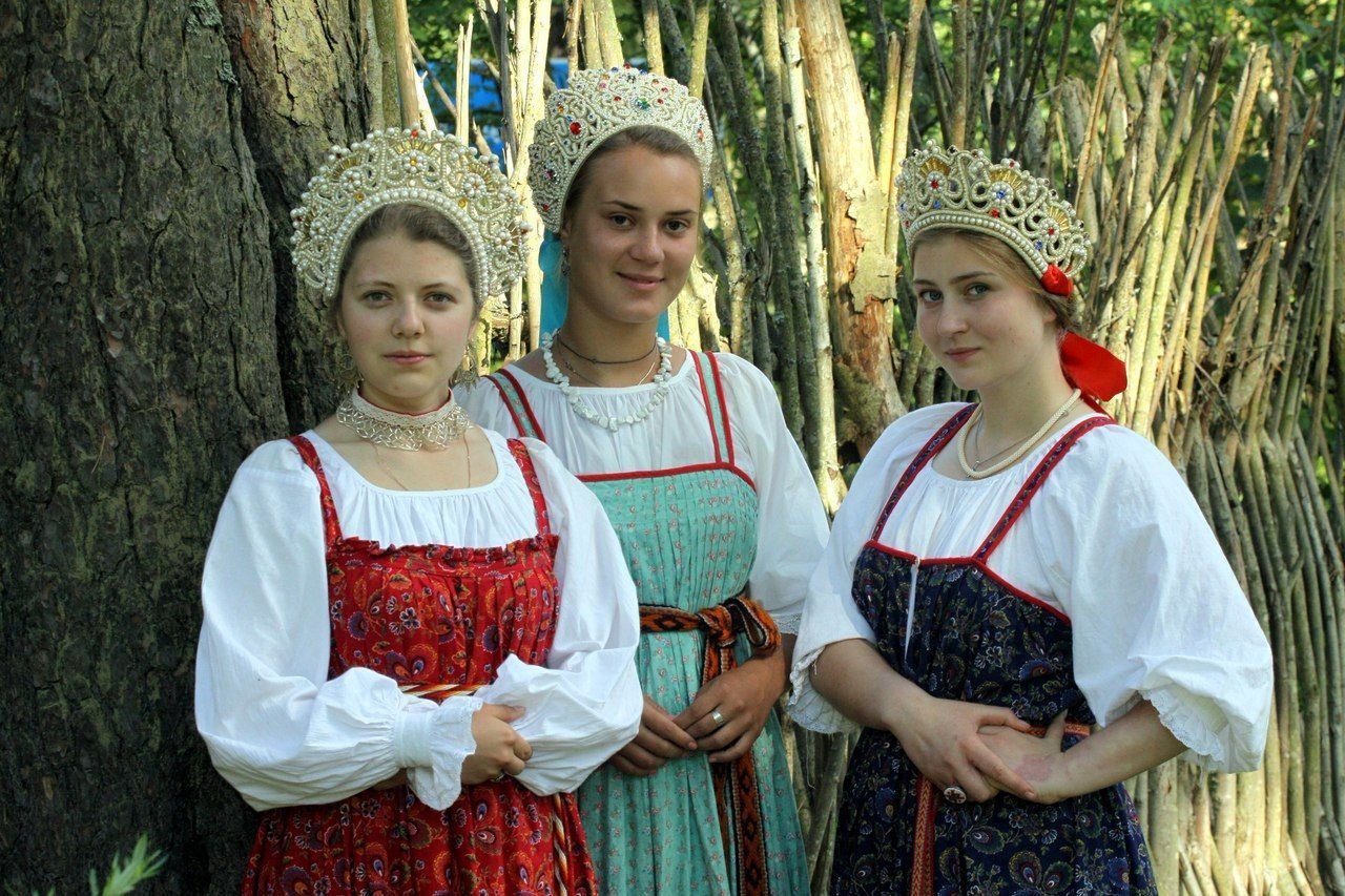 Sexy model Girls in Slavic costumes in Leipzig
